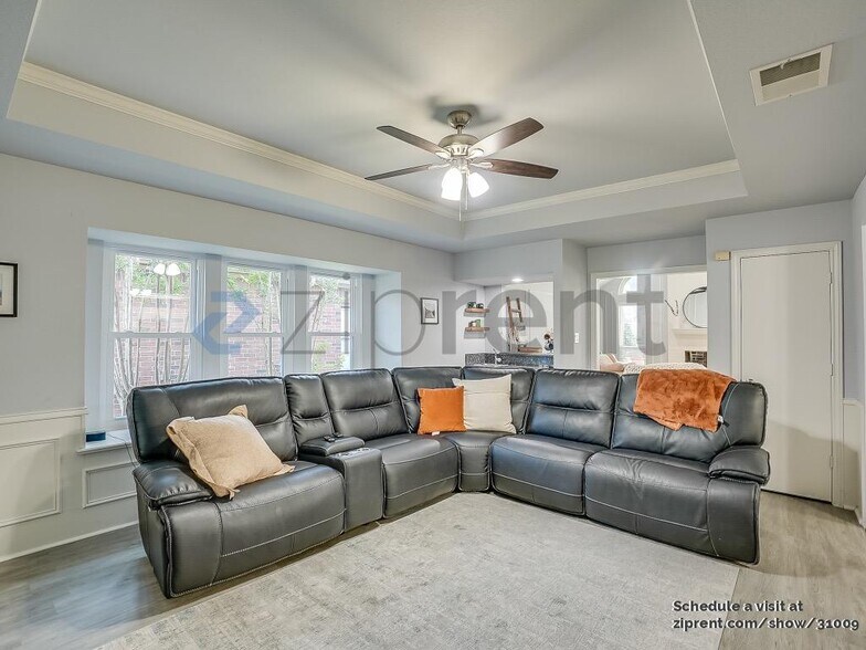 Building Photo - 4211 Meadow Ridge Dr