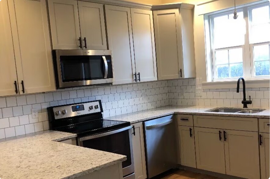 Building Photo - 2747 Jersey Ave