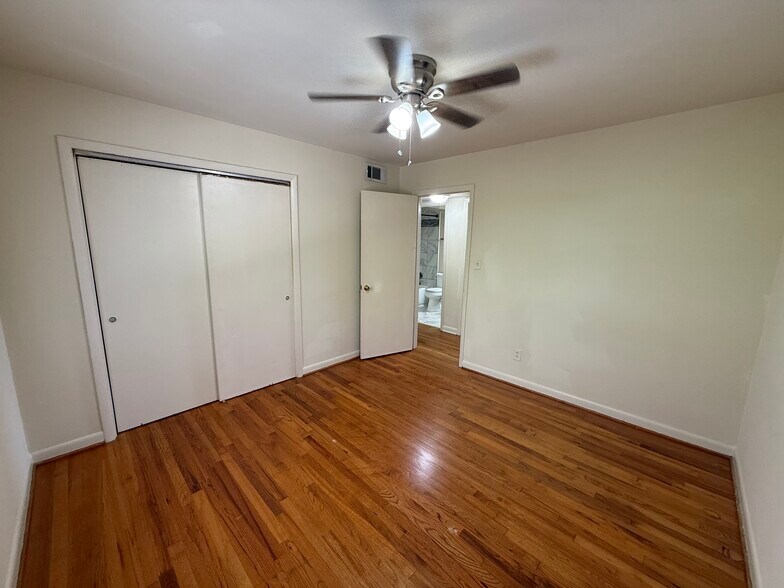 Building Photo - 425 S Church St