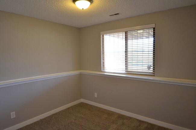 Building Photo - Newly Remodeled 3 Bedroom with Great View!