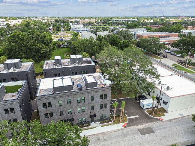 Building Photo - Canvas GWX