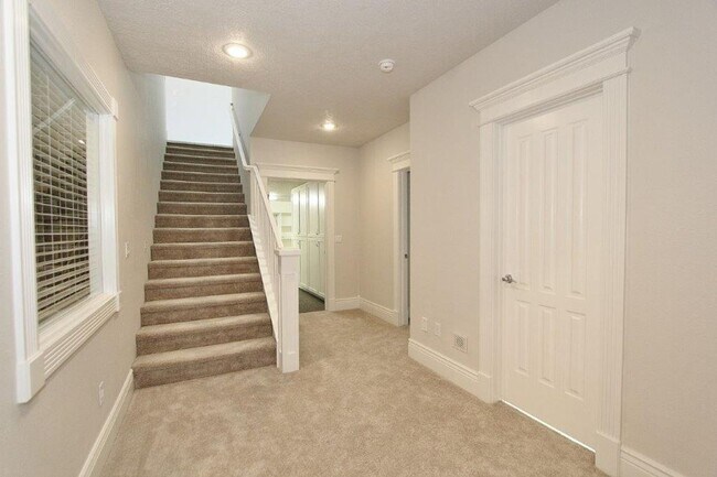 Building Photo - Immaculate & Captivating Home in Lexington Hills