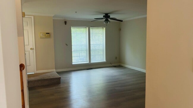 Building Photo - 6615 Buskin Ln