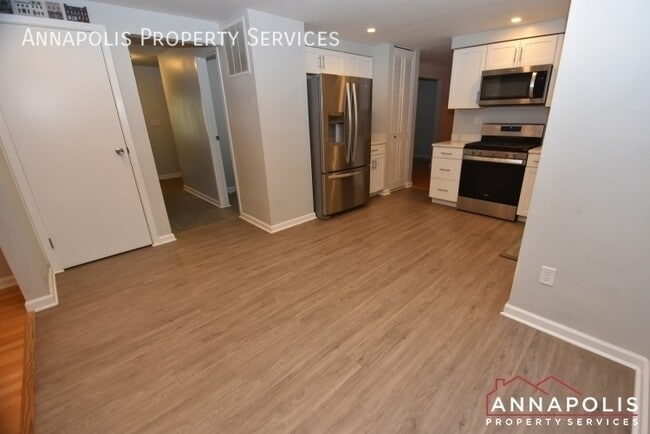 Building Photo - 528 Bay Green Dr