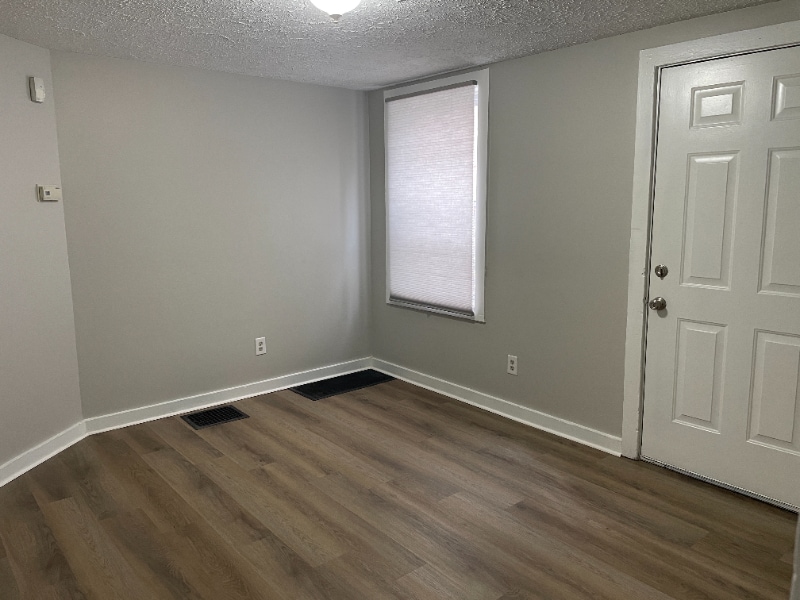 Building Photo - 90 E 8th Ave