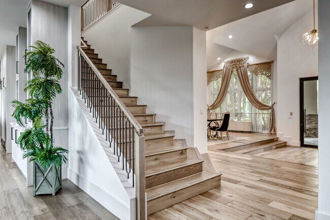 Building Photo - Stunning Green Valley, Guard Gated Community, Pool Home!