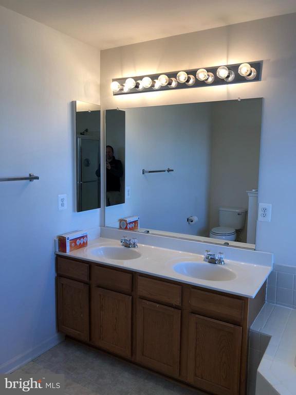 Building Photo - 5629 Ivy Hill Dr