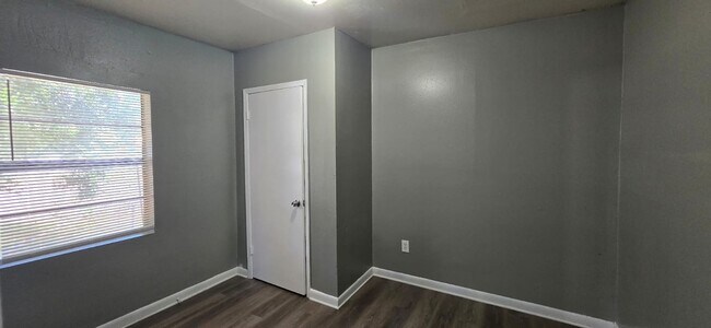 Building Photo - 829 Texas Ave