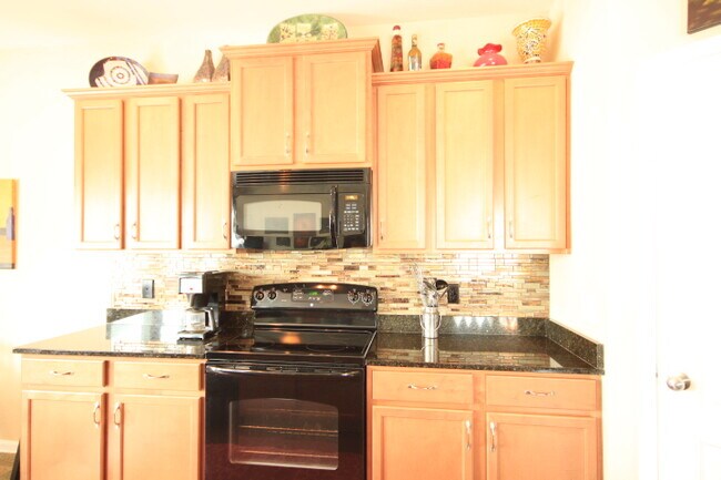 Building Photo - 4410 Hillsgrove Rd