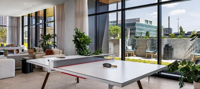 Building Photo - 225 N Elizabeth St