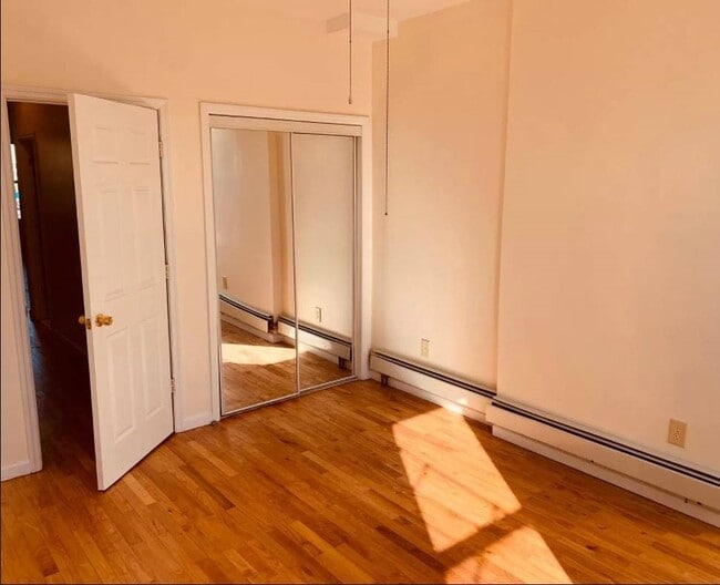 Building Photo - 450 Grand St