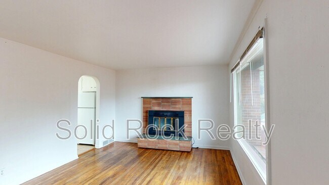 Building Photo - 513 W Uintah St
