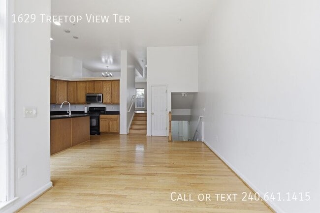 Building Photo - 1629 Treetop View Terrace