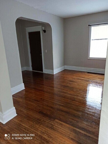 Building Photo - 19 Sheffield Ave