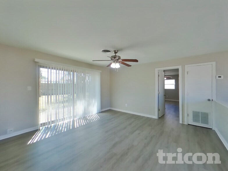 Building Photo - 1122 Ibsen Ave