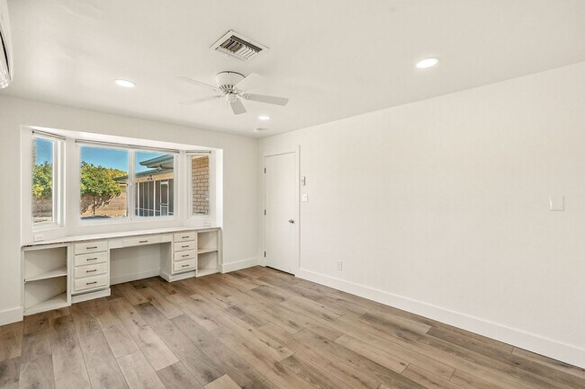 Building Photo - Beautiful 3 bed, 2 bath w/ bonus Room, loc...