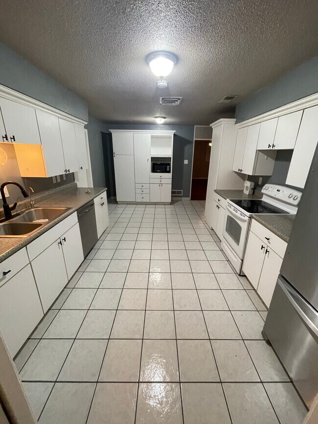 Building Photo - 1209 W Copper Ave