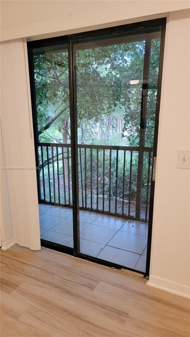 Building Photo - 3036 Coral Ridge Dr