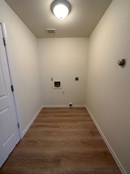 Building Photo - 3036 Ranchero Dr