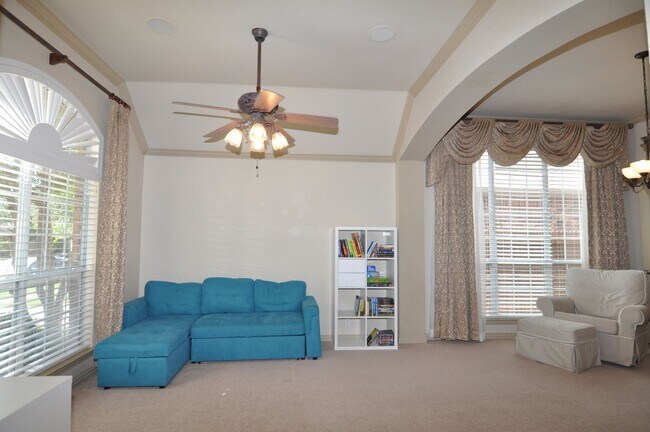 Building Photo - COMING SOON! Stunning 4-2-2 in Ft. Worth –...