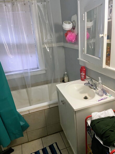 First bathroom - 436 Prentis St