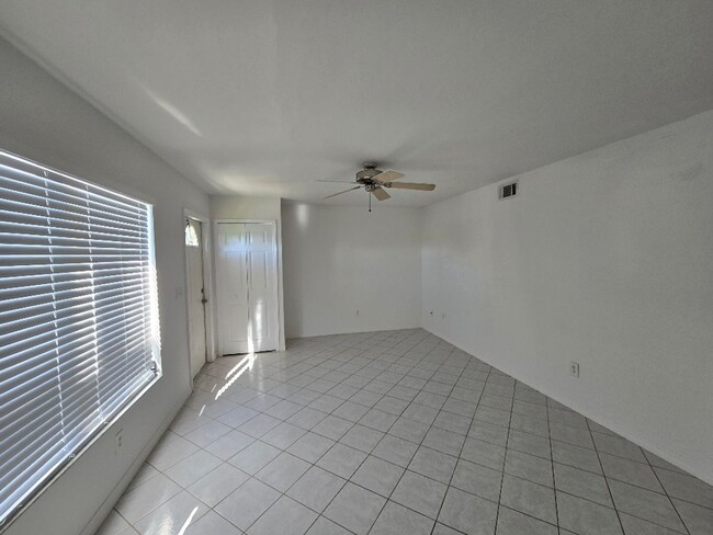 Building Photo - 1609 SW 51st St
