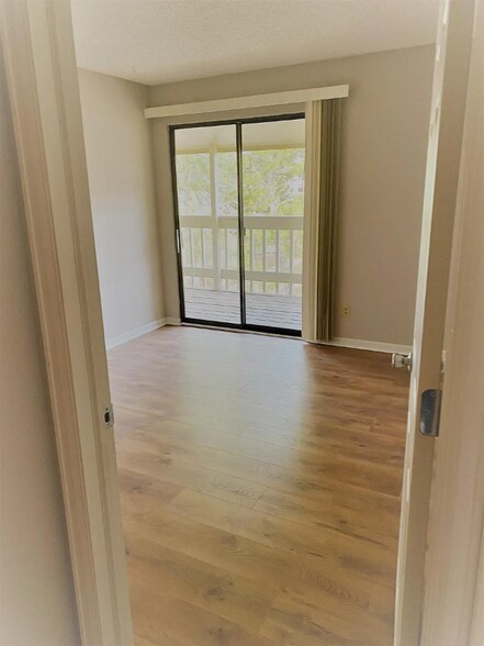 Building Photo - 8225 Fairmount Dr