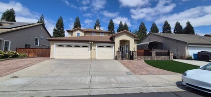 Building Photo - 2080 Mariposa Dr