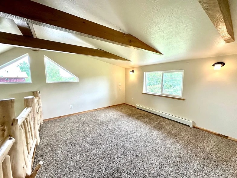 Upstairs loft - 40111 Frogberry St