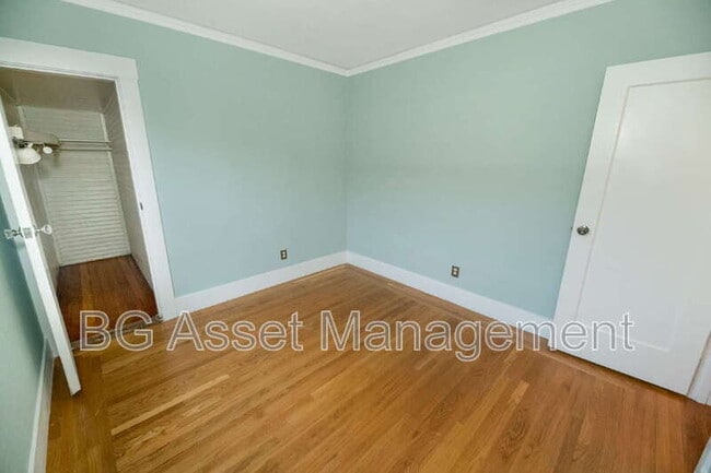 Building Photo - 5524 Shattuck Ave.