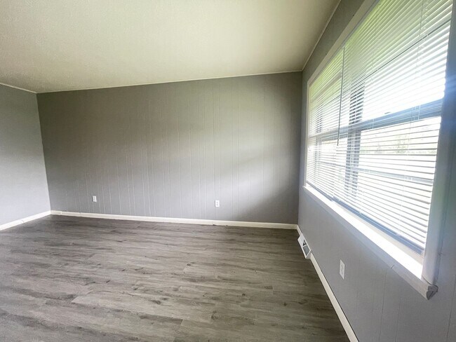 Building Photo - 4551 West Third Street