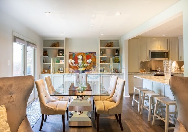 Building Photo - Elegant, updated Pleasant Valley townhome in the heart of WLR