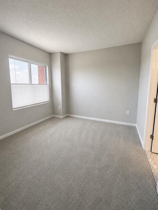 Building Photo - 3101 N Hampton Dr