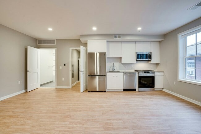 Building Photo - 2210 Wisconsin Ave NW