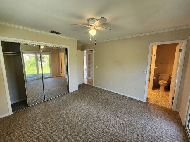 Building Photo - 4513 Saxon Dr