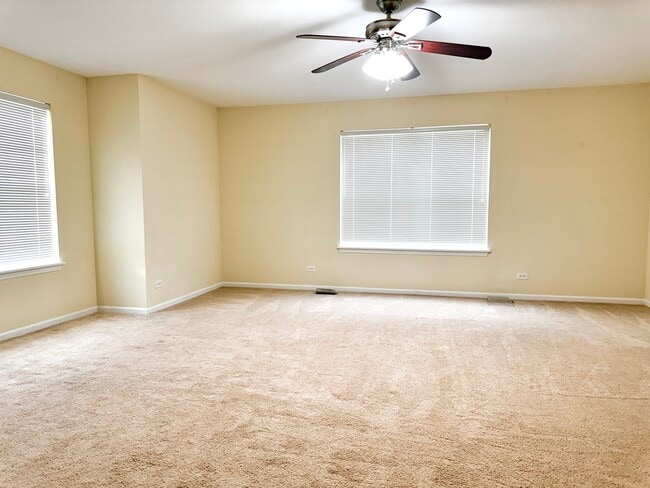 Building Photo - 738 Spires Dr