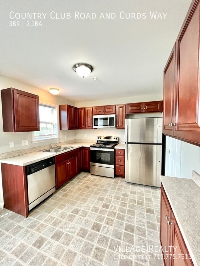 Building Photo - 703 Country Club Rd