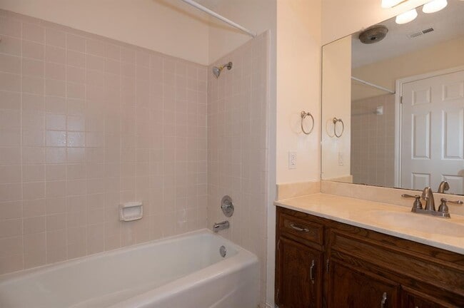 Building Photo - 1013 Ramble Creek Dr