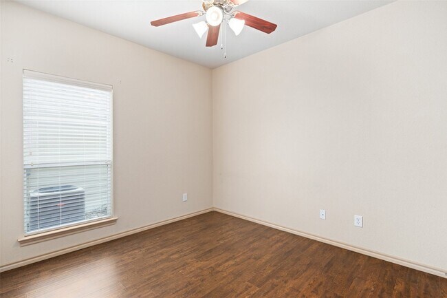 Building Photo - 5032 Harney Dr