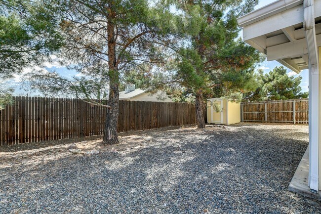 Building Photo - Nice three bedroom two bath home in PV!