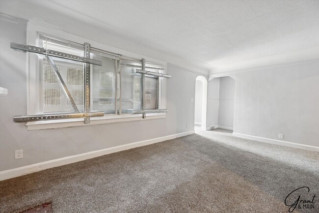 Building Photo - $1150 3 bedrooms