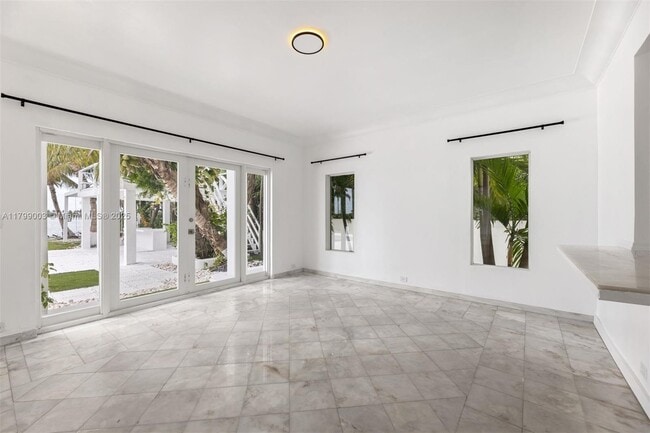 Building Photo - 610 Sabal Palm Rd