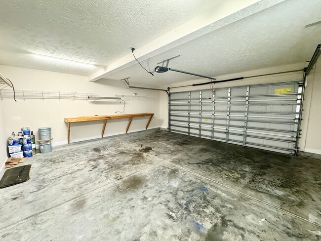 Building Photo - SPACIOUS WATERFRONT 3 bed/3.5 bath with loft/flex space