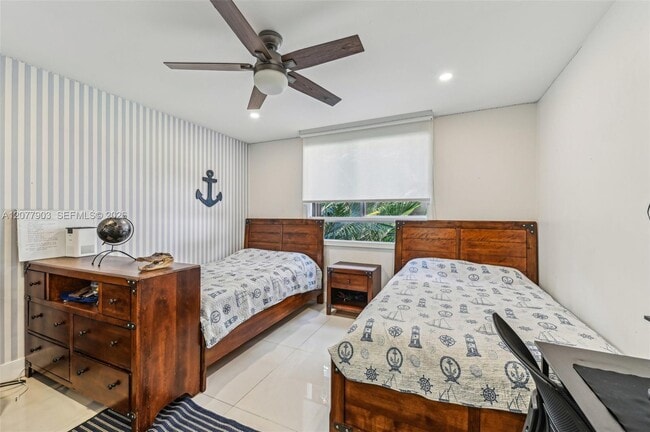 Building Photo - 121 Crandon Blvd