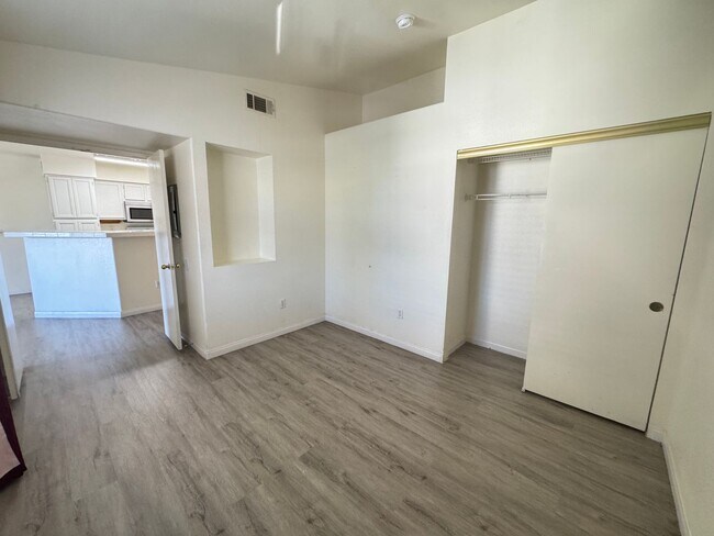 Building Photo - 5415 W Harmon Ave