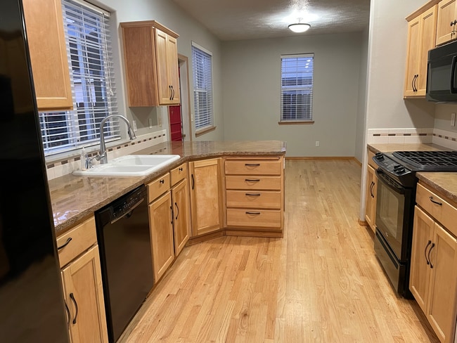 Building Photo - 15083 SE Oregon Trail Dr