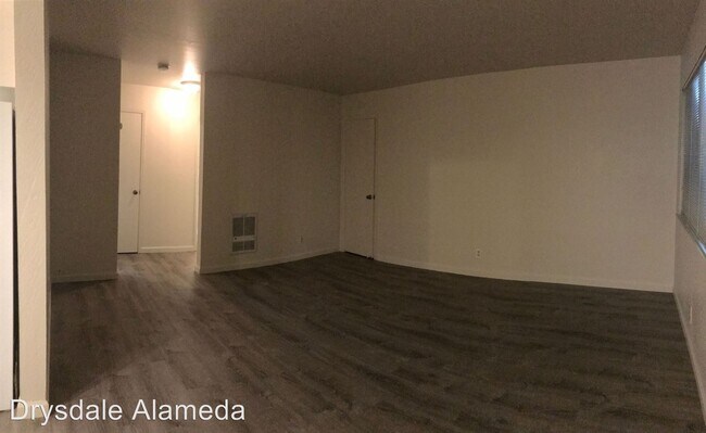 Building Photo - 2211 San Antonio Ave