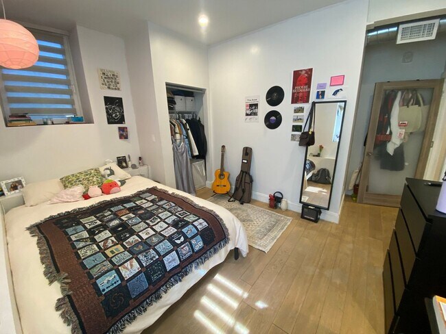 Building Photo - Spacious 3 Bed / 2 Bath | In-Unit Laundry | Fort Hill | 9/1