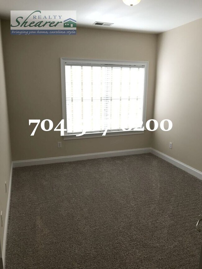 Building Photo - Great 2 story townhome in Ballantyne
