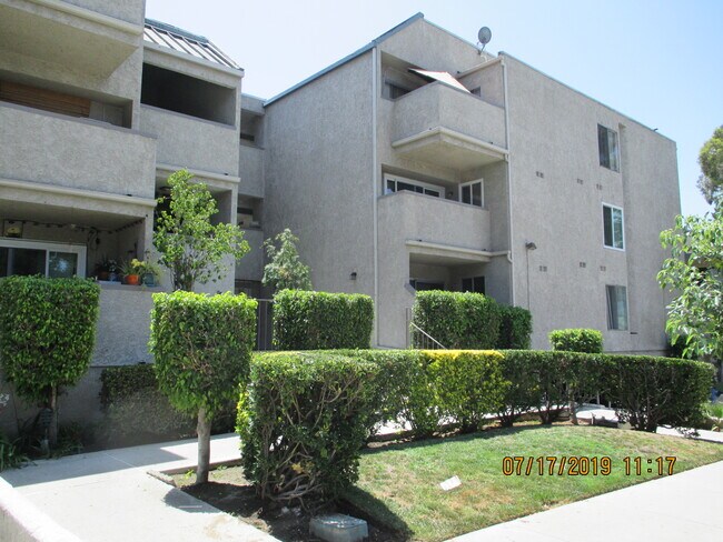 Primary Photo - 1030 Winchester Ave